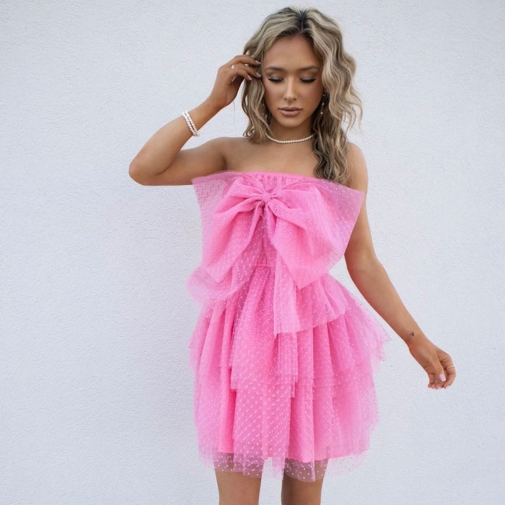 Main Strip NWT Rose Pink Size Medium Big Bow Tiered Dot Mesh Mini Dress